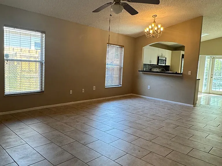 2713 Palm Isle Way — Photo 21