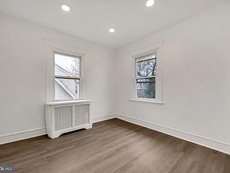 12 Montrose Ave — Photo 8