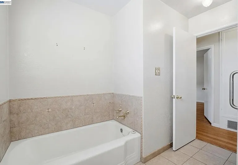 930 Castle St — Photo 19