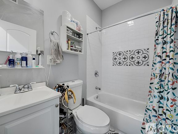 2nd image of 1603 S Wood St #1R