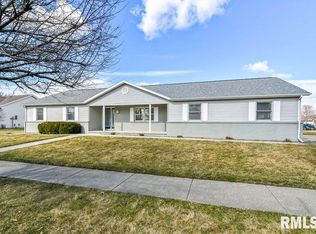 305 Ramblewood Ln, Sherman, IL 62684