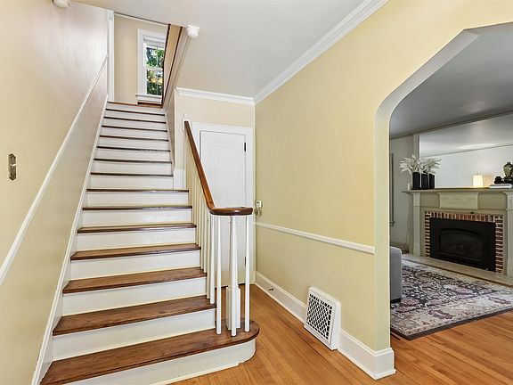 3rd image of 4724 Pleasant St