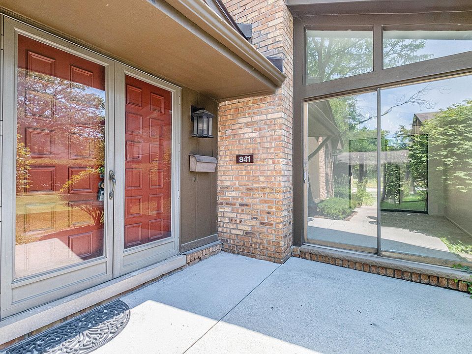1st image of 841 Greenhills Dr