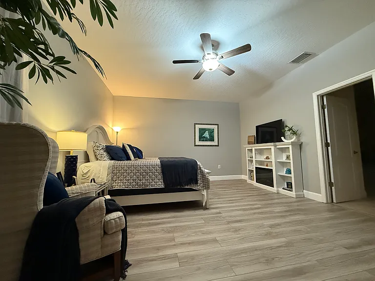 885 Chatsworth Dr — Photo 6