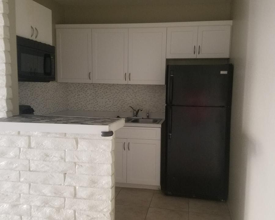 2nd image of 707 E Chuckwalla Rd APT 3