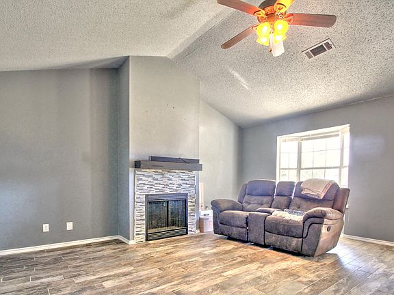 3rd image of 4216 Savannah Cir