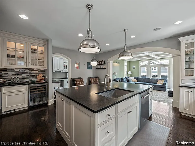 731 S Bates St — Photo 12