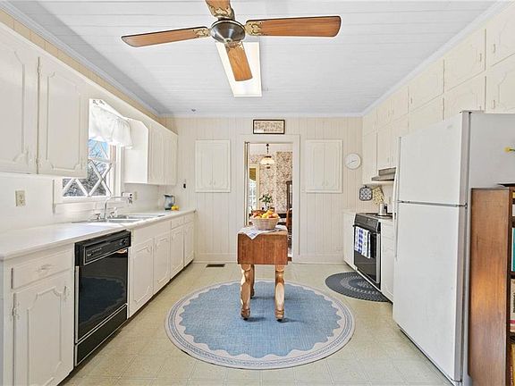 29th image of this home