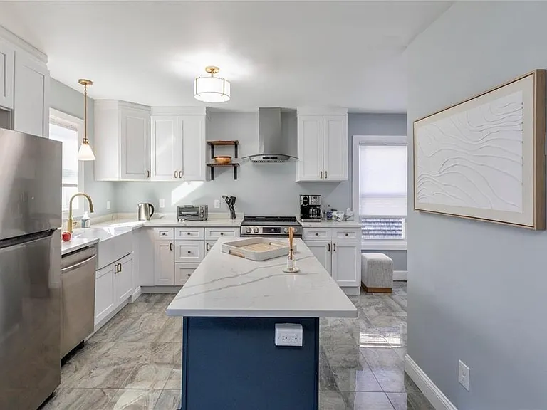 18 Hall Ave — Photo 2