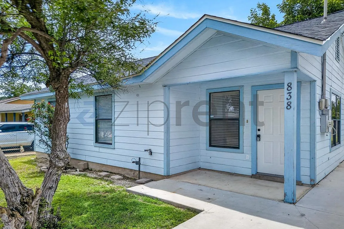 3 bed, 1009 sqft, $1,292 — Photo 1