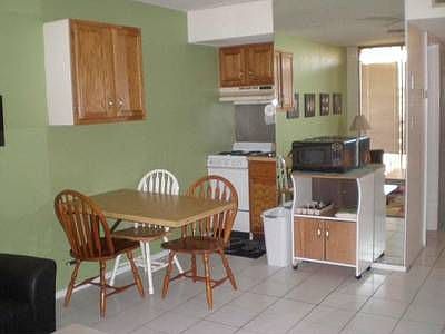 4th image of 110 E Pompano St