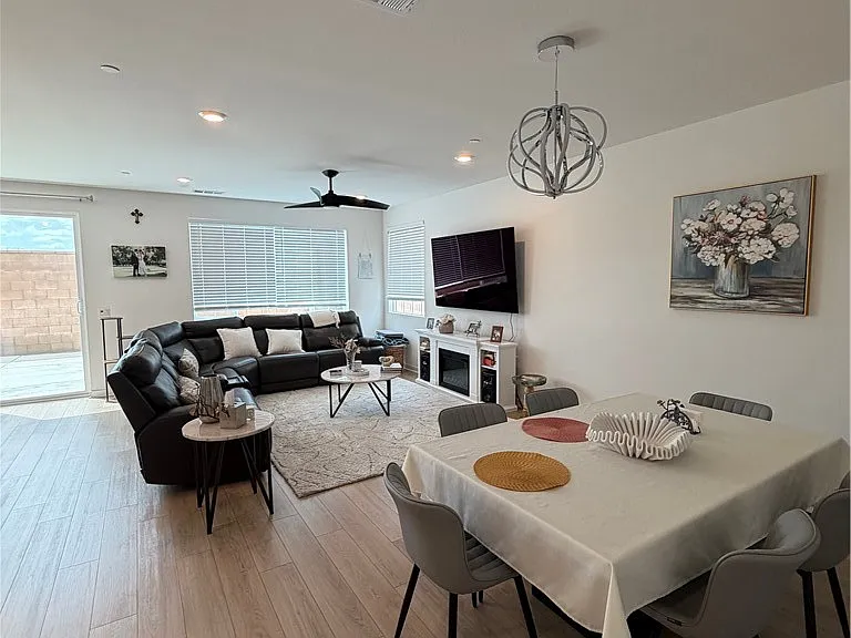 3534 S Meadowlark Dr — Photo 2