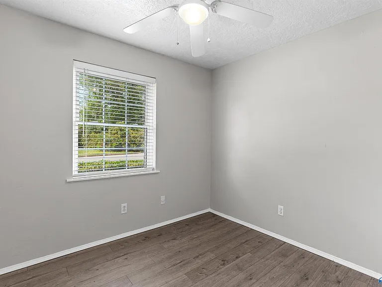 2406 Yorkshire Dr SW — Photo 19