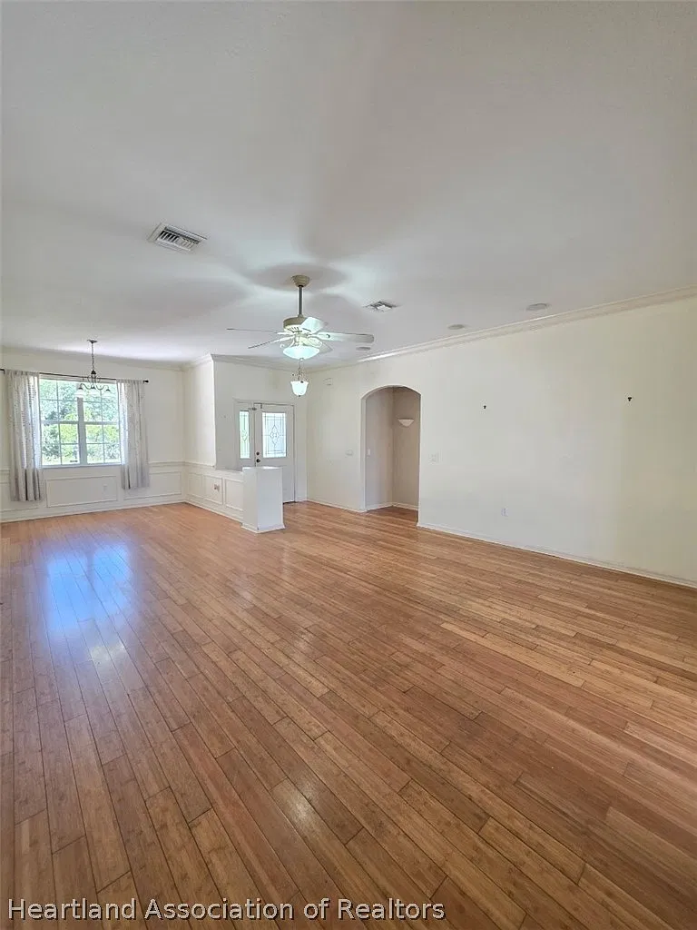 3 bed, 2.0 bath, 1789 sqft, $1,875 — Photo 3