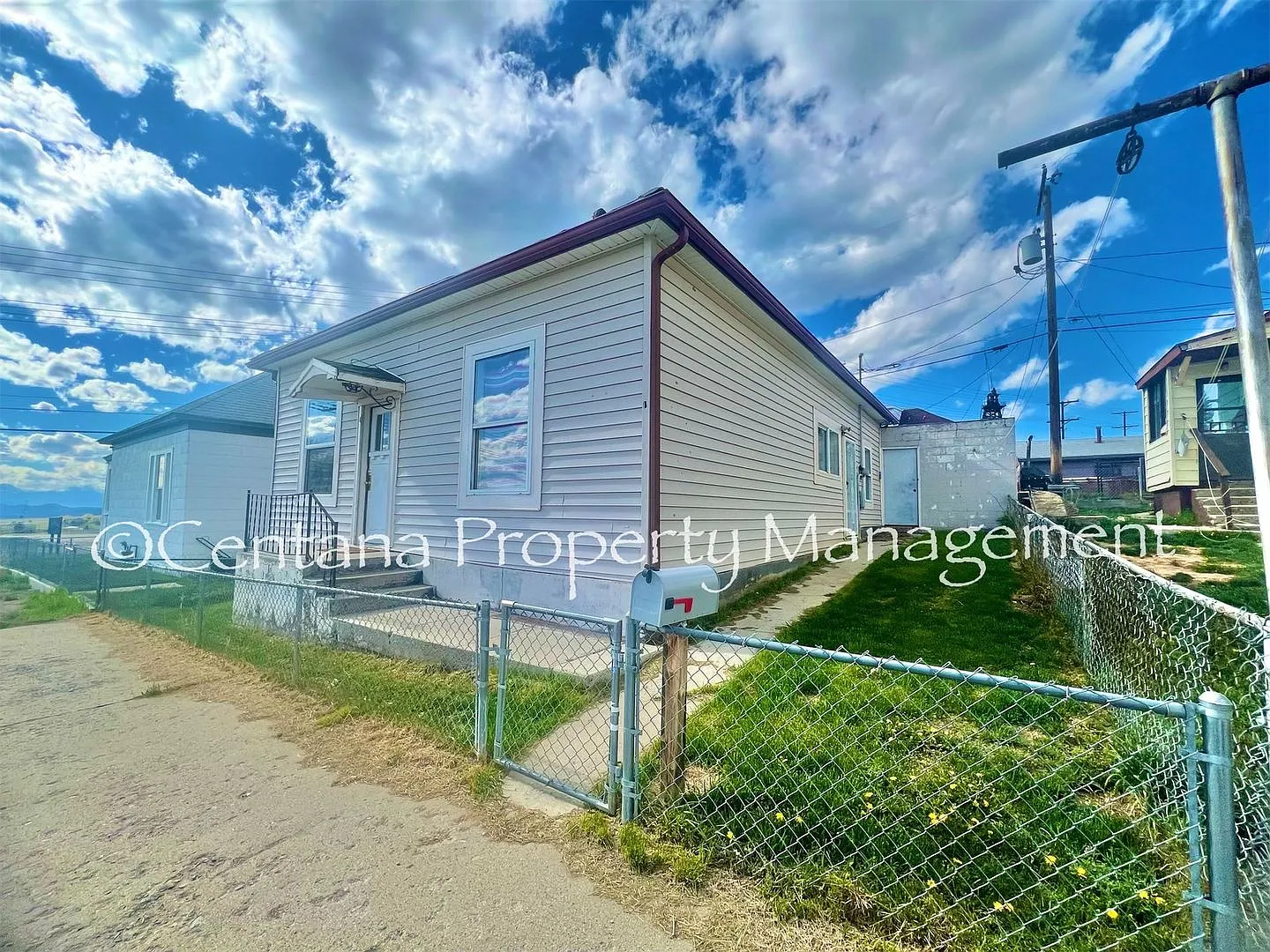 2 Bedroom Home in Walkerville with a bonus room! — Photo 4