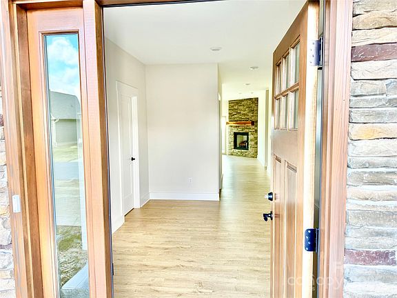 4th image of 1387 River Club Rdg