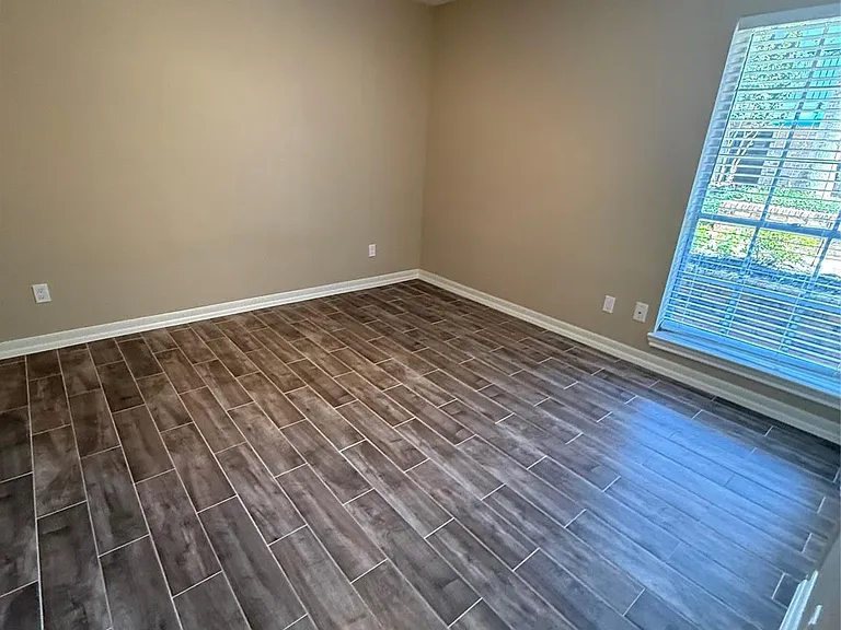 1909 Brun St #4 — Photo 35