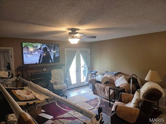 4th image of 18468 Lakeview Cir #101
