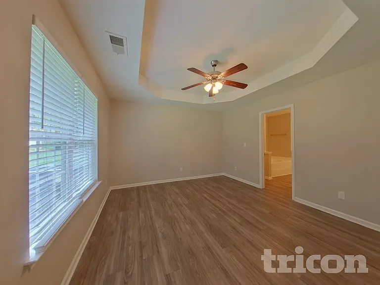 6235 Leslie Dr — Photo 6