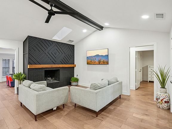 3rd image of 433 Fieldwood Dr