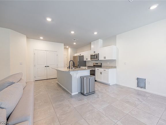 5th image of 3760 Ramura Ave