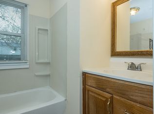 250 Reasor Dr, Saint Louis, MO 63135