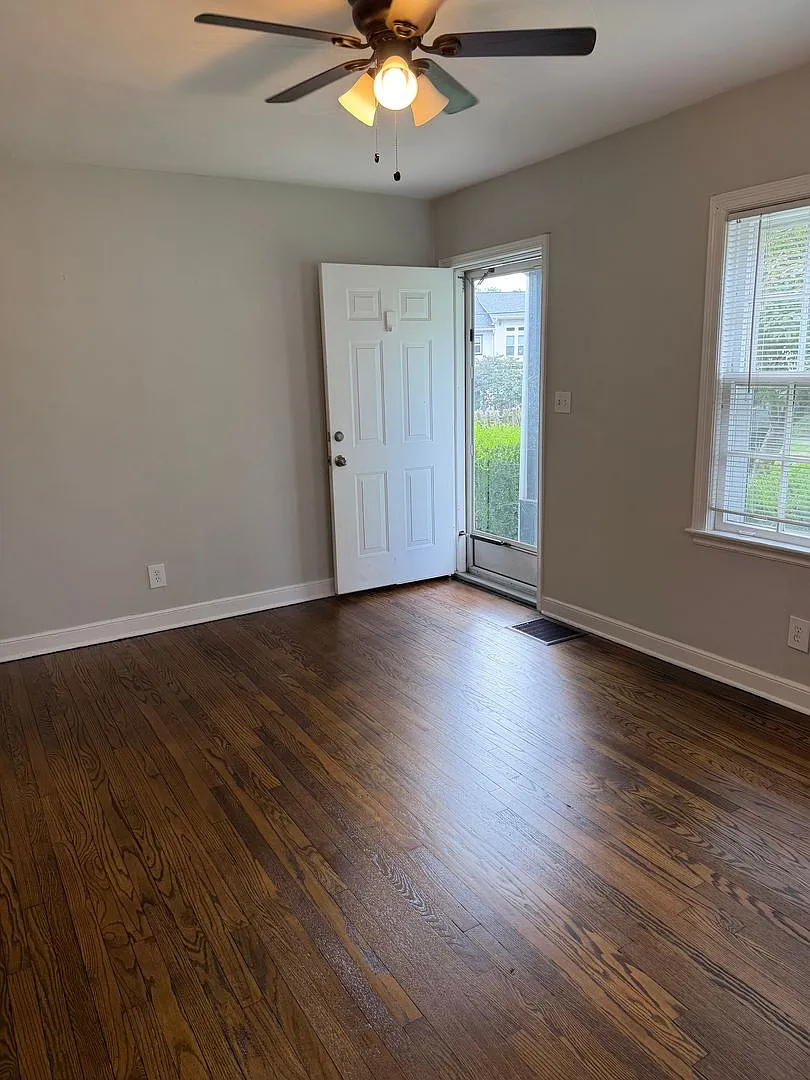 Two bedroom Cottage in East Nashville- Minutes to Coffee & Restaurants — Photo 2