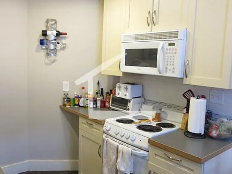 11 Gorham St #9B — Photo 4