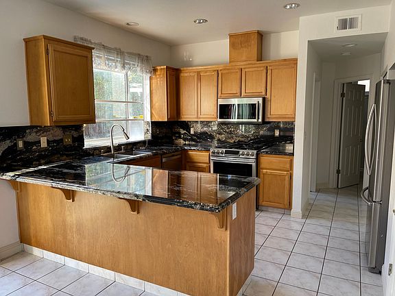 3rd image of 3262 Trabuco Ct
