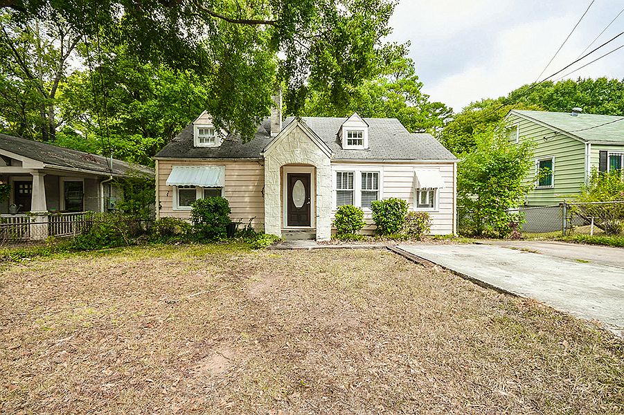 Charming Cape Cod Home features 3 BR, 2.5 BA, Flex Room, LR, DR, Kit, Laundry/Mud Room