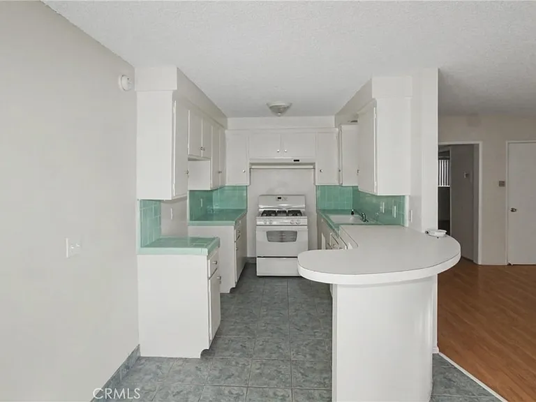 13609 Van Ness Ave #2 — Photo 8