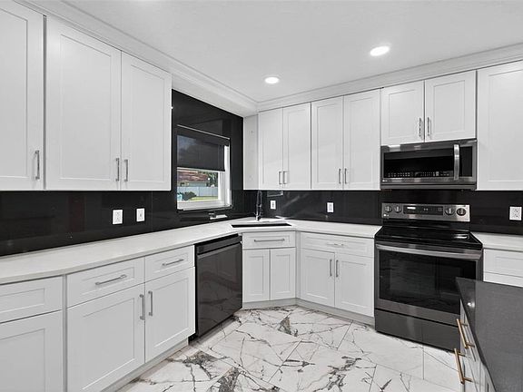5th image of 2284 Spanish Dr APT 6