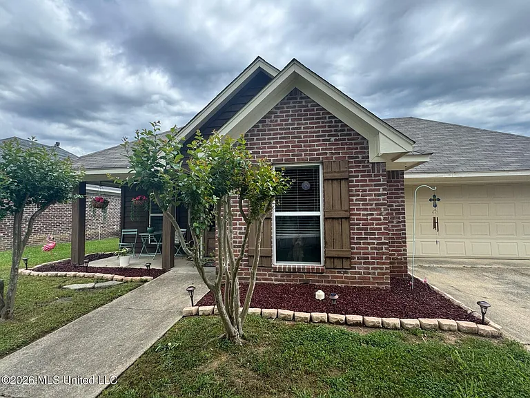 133 Blackstone Cir — Photo 1