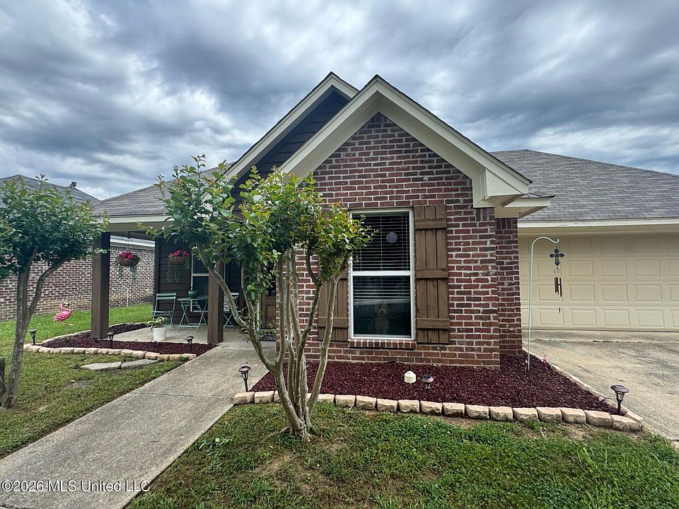 1st image of 133 Blackstone Cir