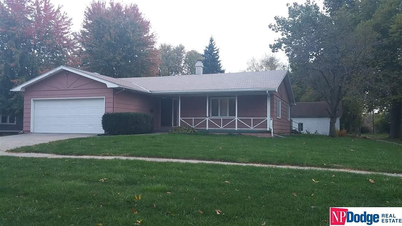 921 K St, Tekamah, NE 68061 Zillow