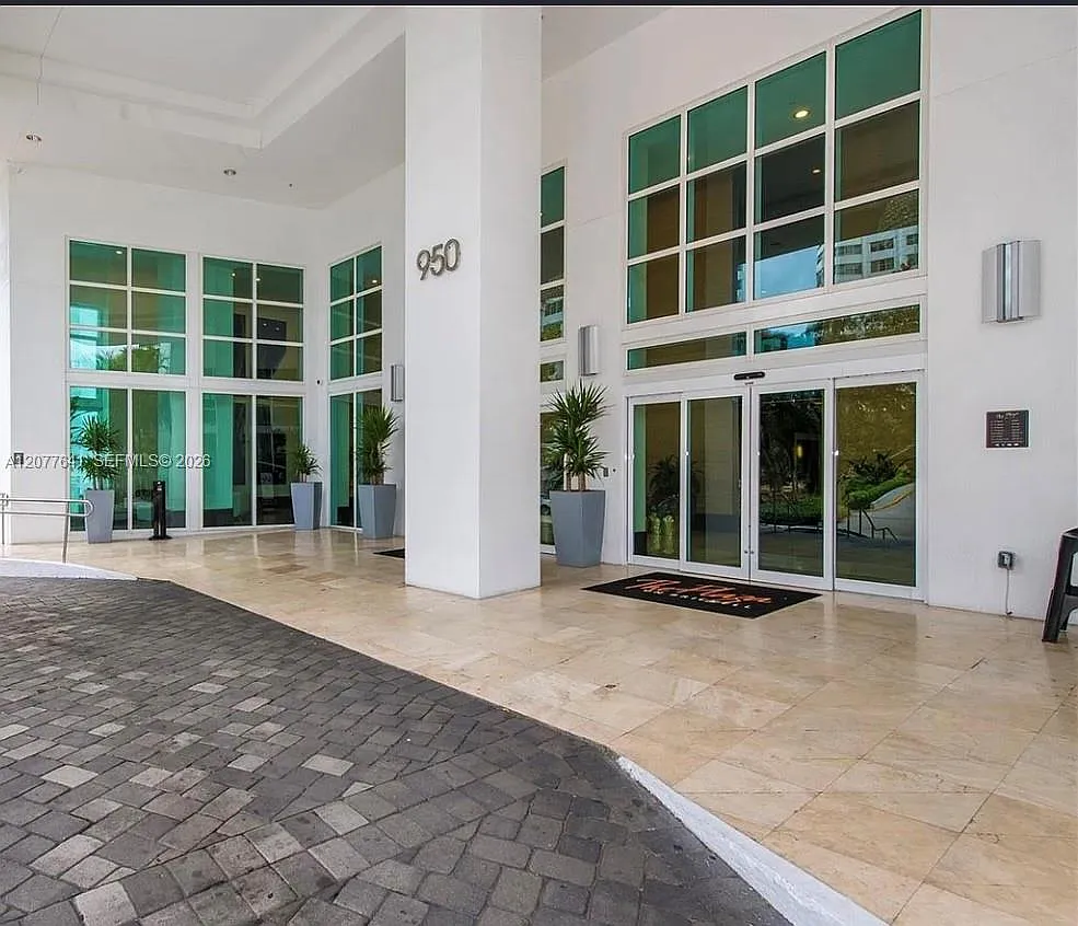 The Plaza 851 Brickell Co — Photo 2
