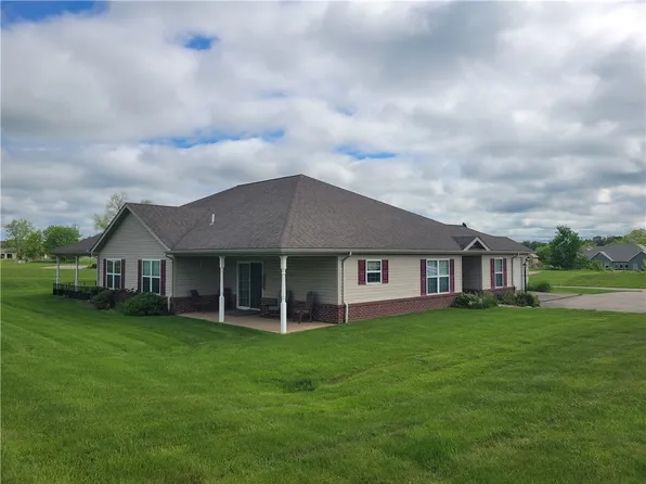 422 Stewart Ln, Grove City, PA 16127