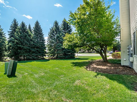 2nd image of 3150 Autumn Lake Dr