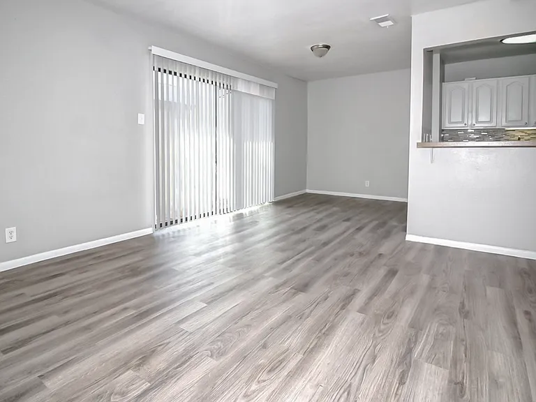 Alamo Estates — Photo 12