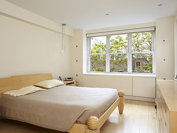 3rd image of 116 E 66th St #5-B