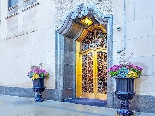 2000 N Lincoln Park W #902, Chicago, IL 60614