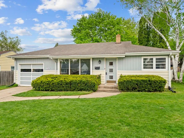 916 Hawthorne Ave, Rockford, IL 61108
