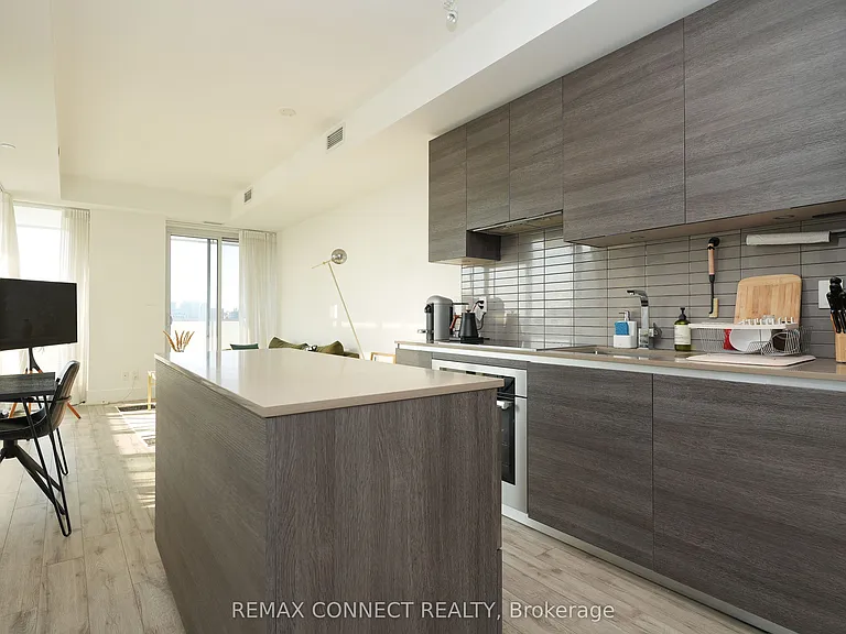 200 Bloor St W #2009 — Photo 5