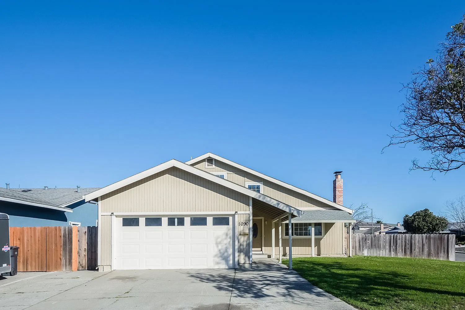 1090 Meadowlark Dr photo 1