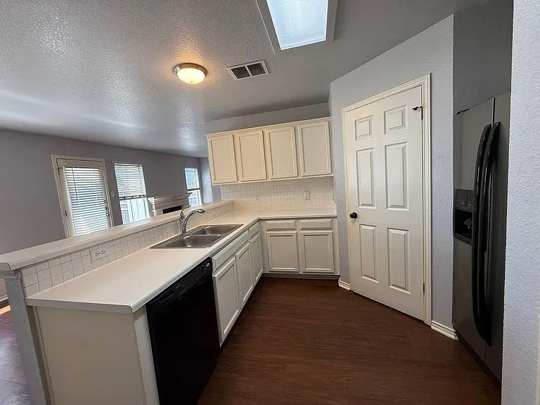 14704 Noya Dr — Photo 7