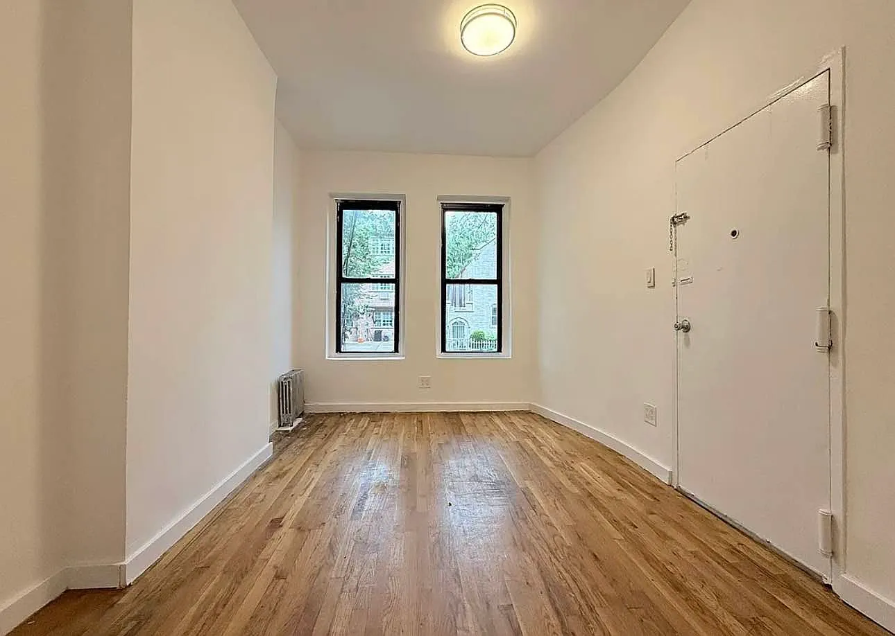 22 Covert Street — Photo 4