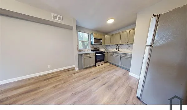 132 Goodall St #REAR — Photo 8