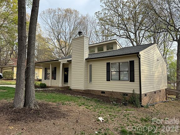 2nd image of 10129 Rockwood Rd