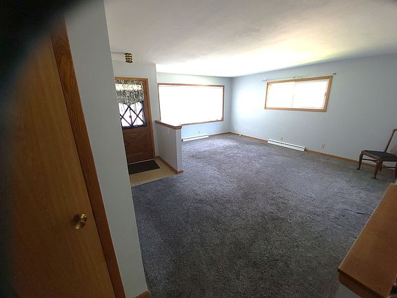 3rd image of 190 Prairie Ct
