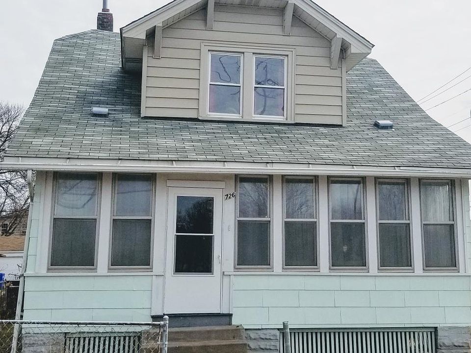 1st image of 726 Western Ave N